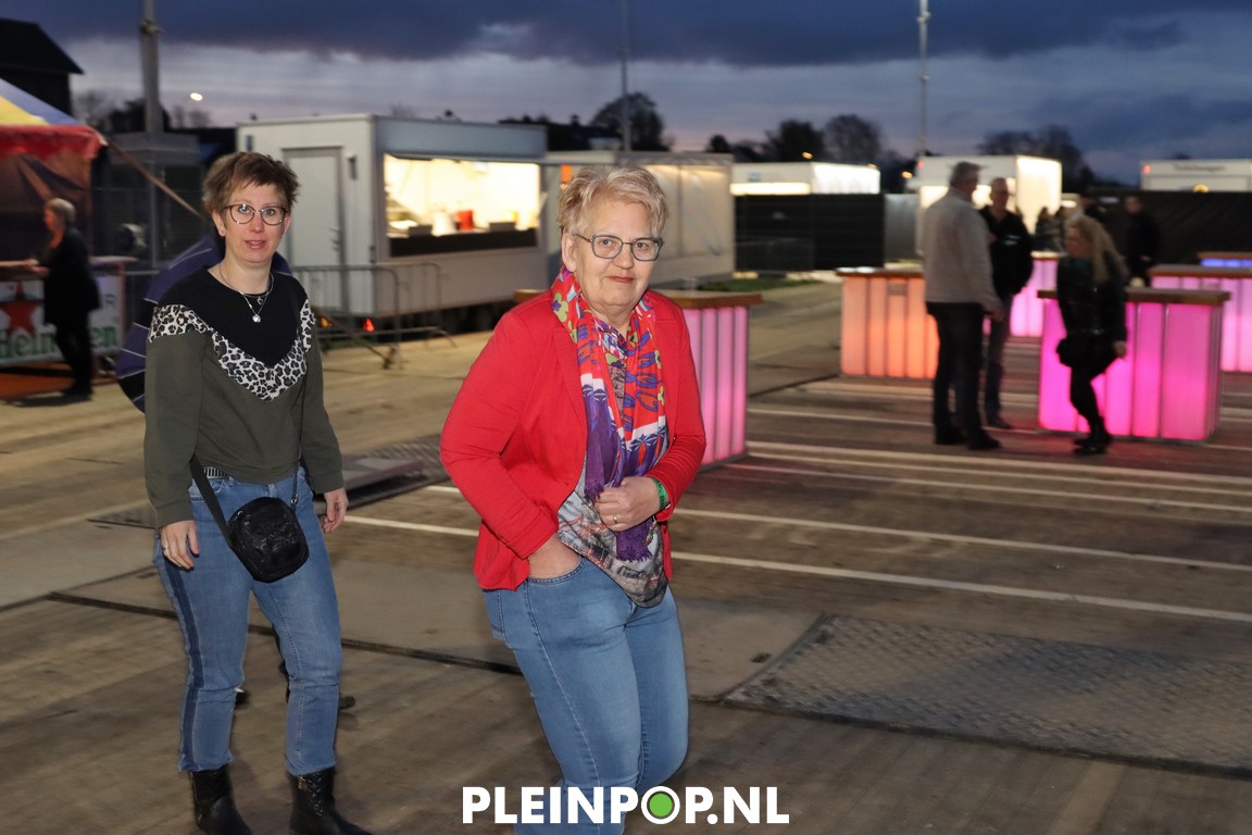 V R I J D A G     (38)